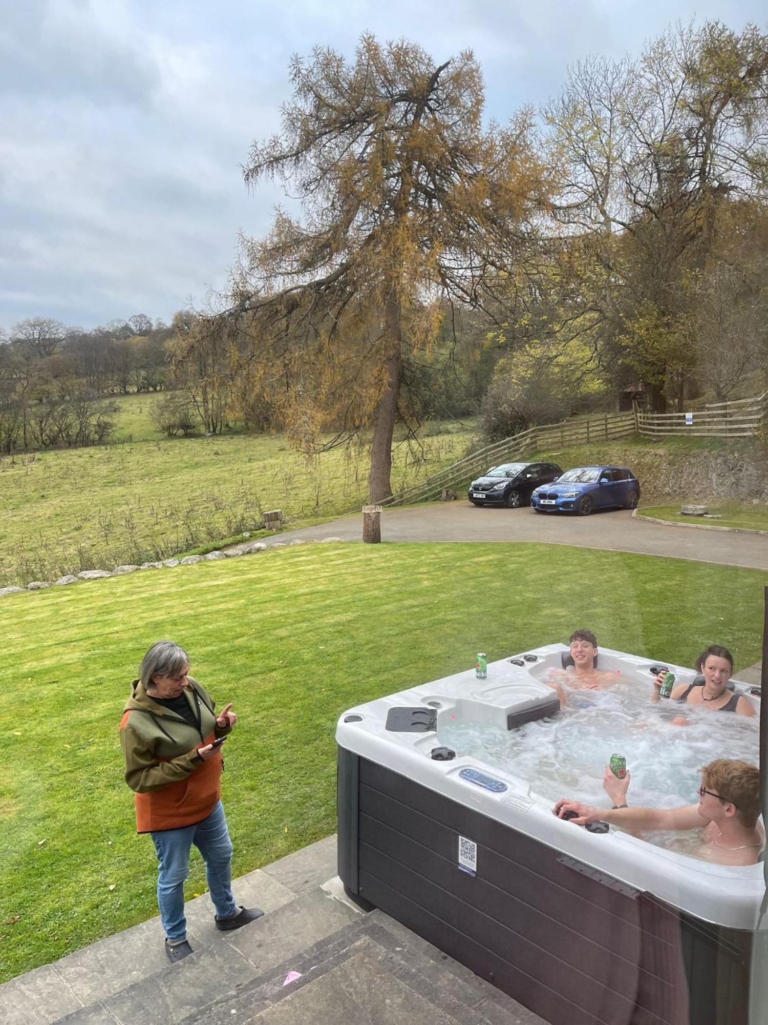 3 Bedroom Barn Conversion With Hot Tub-Garden View - Ty Cerrig Barn Corwen Zewnętrze zdjęcie