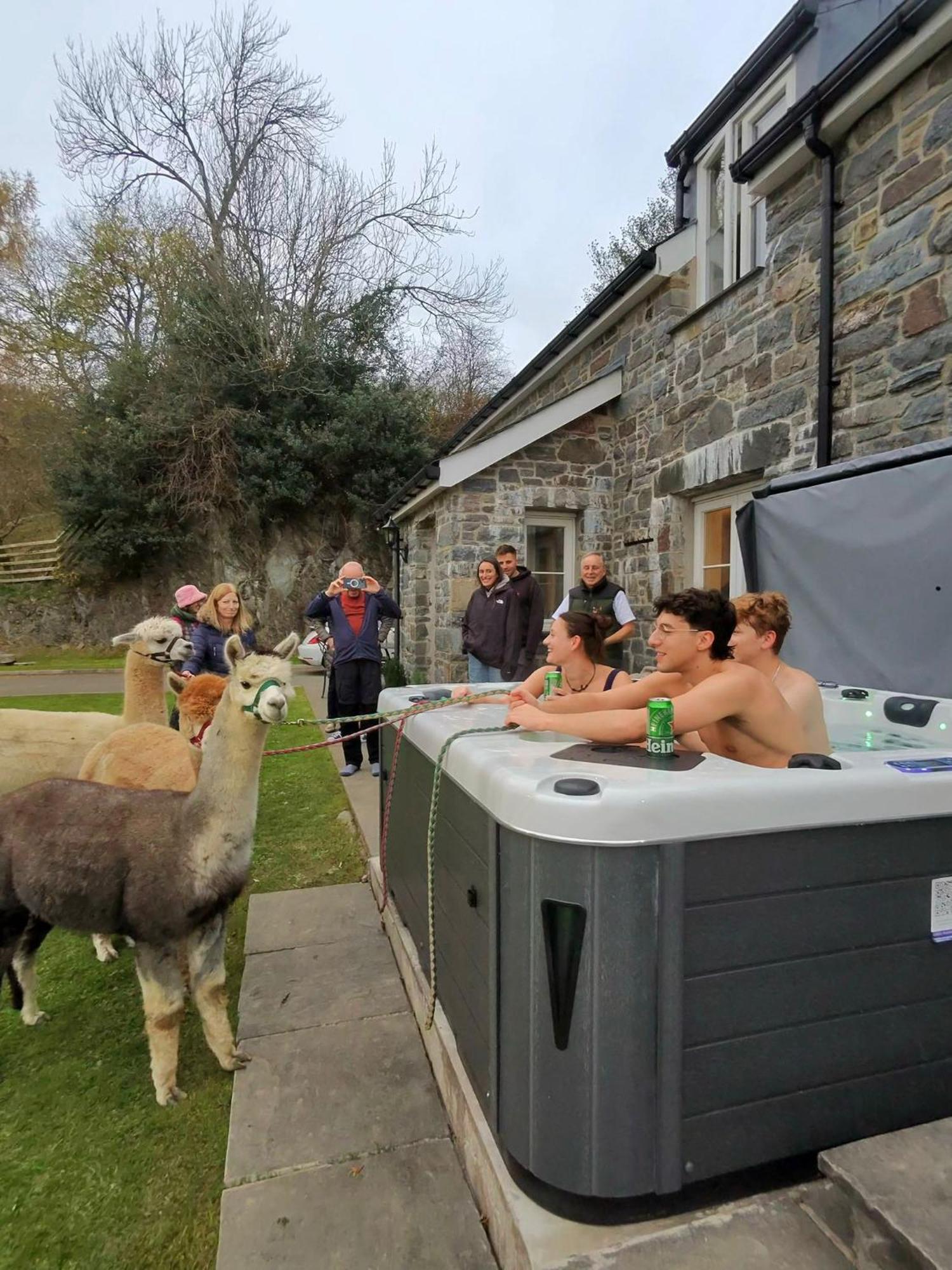 3 Bedroom Barn Conversion With Hot Tub-Garden View - Ty Cerrig Barn Corwen Zewnętrze zdjęcie