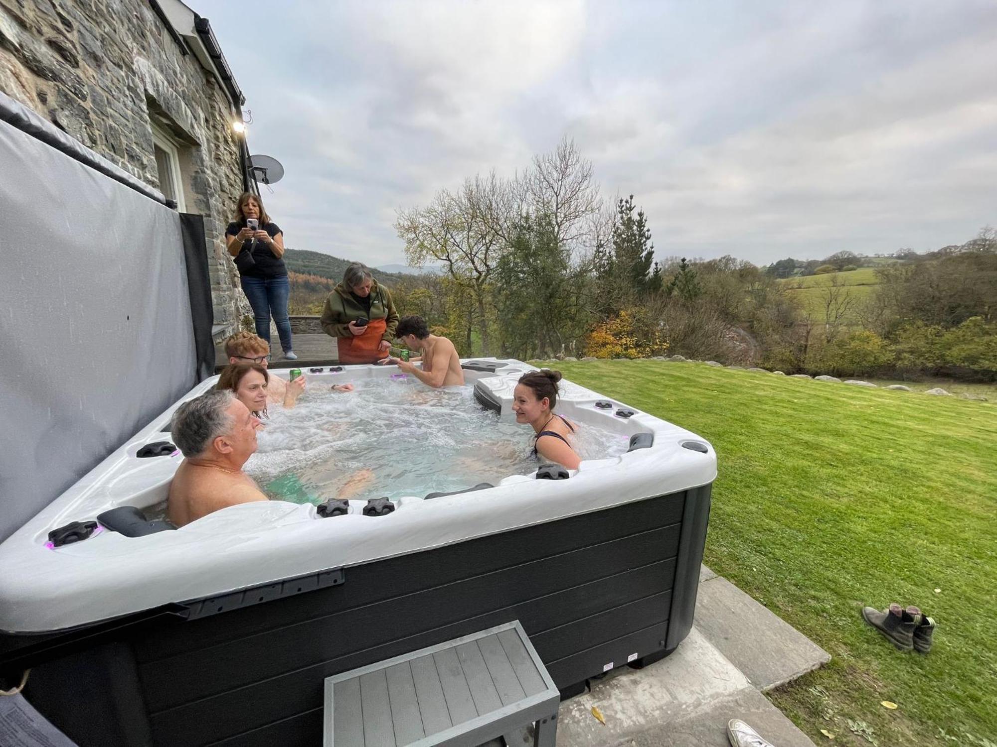 3 Bedroom Barn Conversion With Hot Tub-Garden View - Ty Cerrig Barn Corwen Zewnętrze zdjęcie